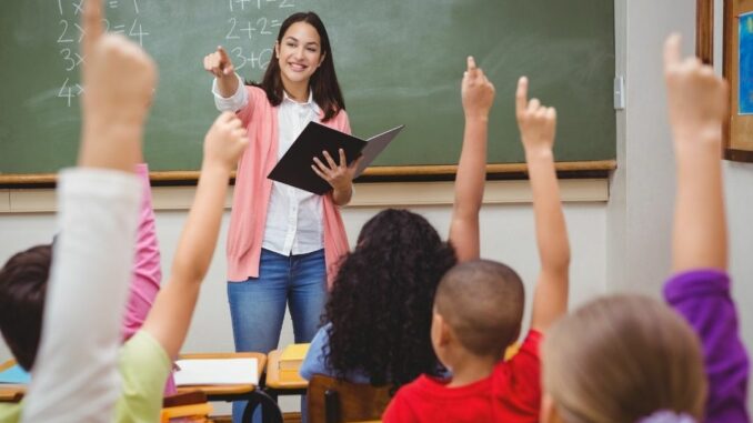 Fiche Métier Assistant d'Education : Définition, Salaire, Formation