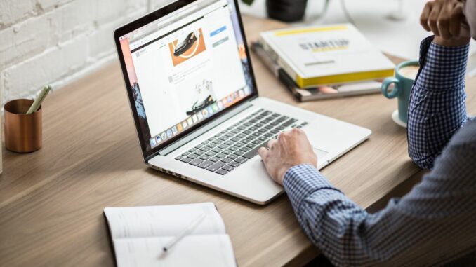 Fiche Métier Community Manager : Définition, Salaire, Formation