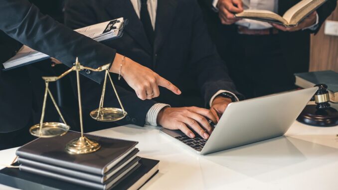 métier qui paye bien en 2025 avocat d’affaires ou associé